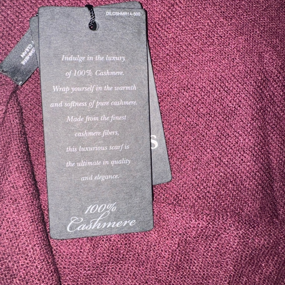 Luxurious Cashmere Scarf in Rich Burgundy
